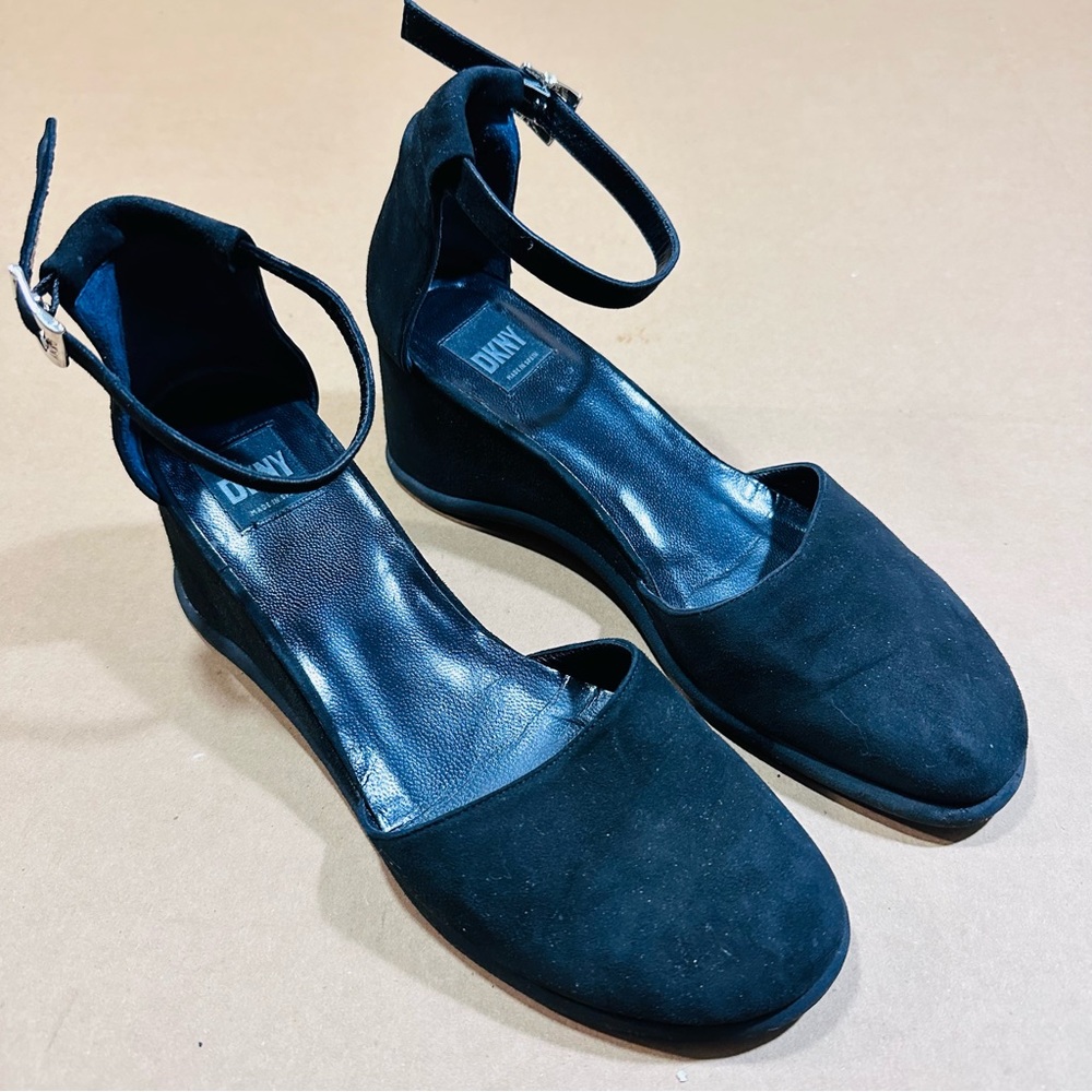 DKNY Vintage 90s Black platform wedges Sz 8